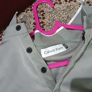 Calvin Klein T-shirt | Smart Looking Tshirt