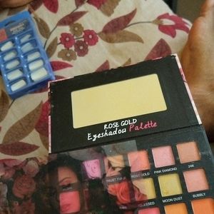 Medium Eyeshadow Palette