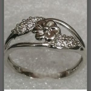 FLOWER SHAPED RING