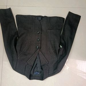 BLAZER FITS SIZE MEDIUM