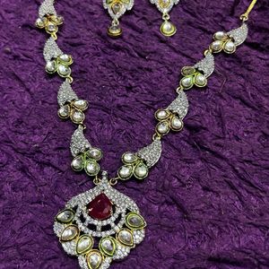 Majestic Glow: Kundan Pearl Drop Necklace**