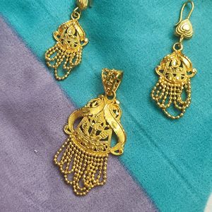 Gold Imitation Earrings and Pendant Set