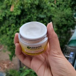 Garnier Bright Complete Vitamin Serum Cream SPF-40