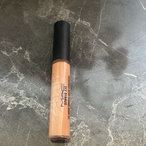 Nw 35, MAC Concealer