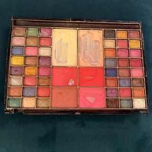 Professional Makeup 💄 Artist 🧑‍🎨  48 Eyeshadows