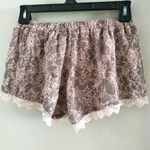 Beautiful Short With Nice Lace Detailing