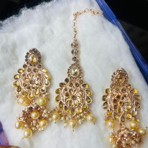 Kundan Set  With Earrings And Tika