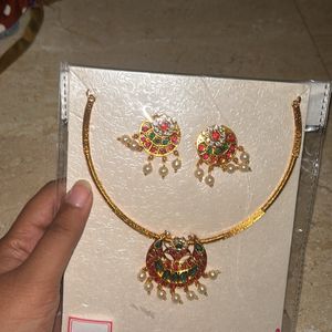 Premium Short Necklace And Earrings