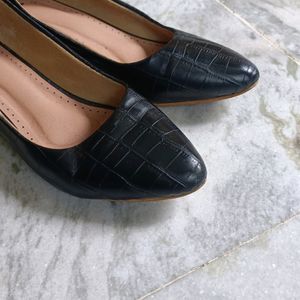 Women Black Elegant Leather Bellies