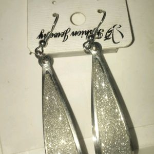 White Sparkling Earrings