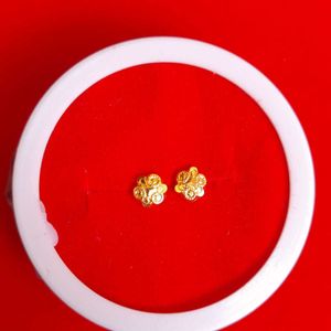 Beautiful New Flower Desine Studs