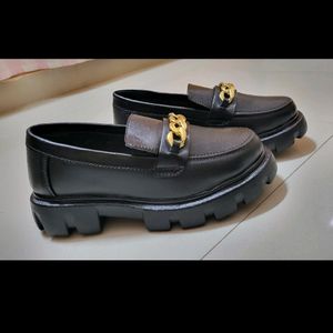 TRENDING BLACK CHUNKY LOAFER