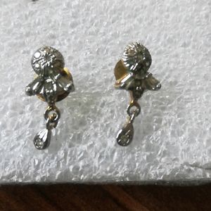 Small Ad Stone Earrings