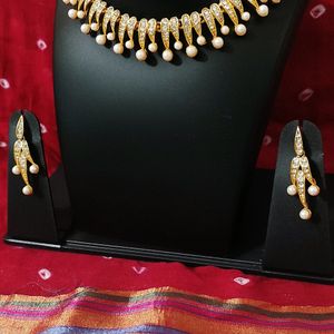 Elegant diamond gold necklace