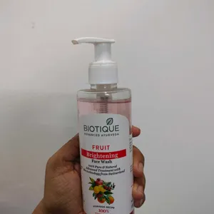 BIOTIQUE Fruit Brightening Facewash