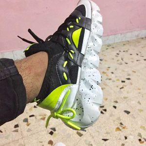 Black in white parrot  Sports shoes For Men