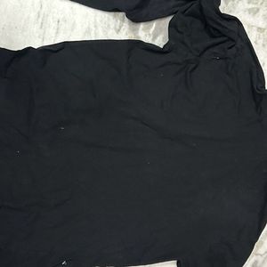 BLACK T SHIRT LOKING