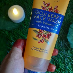 St.Botanica Goji Berry Face Wash With Vitamin C