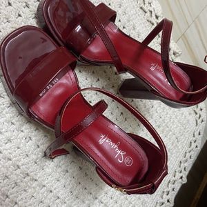 High Heels Maroon ,selling It Due To Size Issues