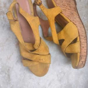 Mustard Wedge EU:40