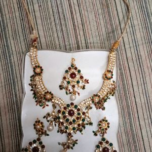 Jewellery Set With Maang Tikka