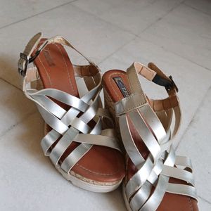 Silver criss-cross and brown floral 2 Inch 👠