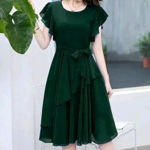 Women Green Solid Knee Length ,Feet And Flare Dres