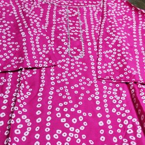 Hello🙋‍♂️ Friends Just Arrived Without Tag Totally New Bandhni With Samosa Patti Neck In Pink Colour.actually Tag Missed There It Self It Should Be In With New 🔖U Can See In Th4 Pack