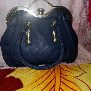 Cristal Blue Beautiful Handbag 💙