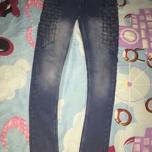 3 Botton Skinny Jeans