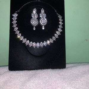 Shiny Silver Necklace Set