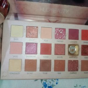 HUDA Beauty Eyeshadow Palette Glitter Nd Nudes