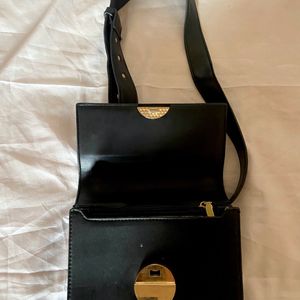 Charles & Keith Sling Bag 🖤