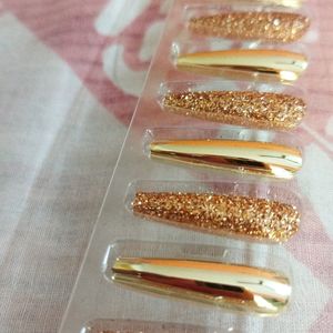 Golden Artificial Nail Art