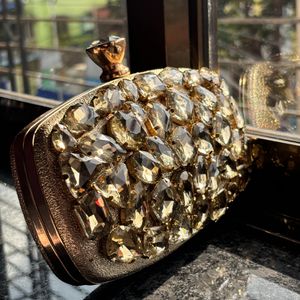 CLUTCH FOR FESTIVE SEASON