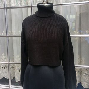 Black High-neck Crop