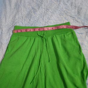 329Rs.Ribbed Green Shorts