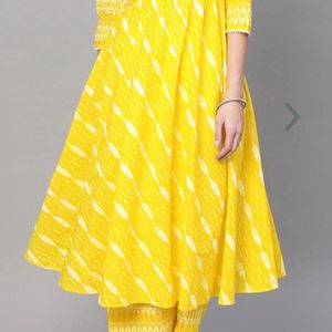 Women Yellow And White Ikat Print Kurta With Palazzos