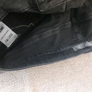 New with Tags Borris Slim Tapered VOI Men's Jeans