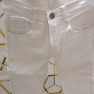 WHITE JEANS