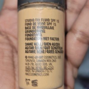 MAC Nc40 Shade Foundation Studio Fix