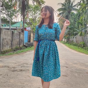 Women Floral Dress   Used Only Once Now It’s Too Tight For Me