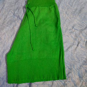 329Rs.Ribbed Green Shorts