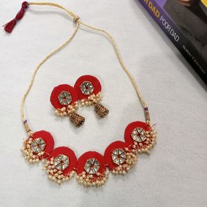 Any 1 Necklace With Earrings Jumkhi