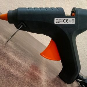 Glue Gun With 6 Sticks