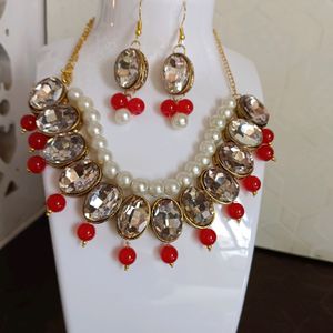 Beautiful Kundan Glass Beads Necklace