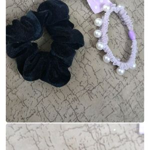 4 Hair tie And 1 Bow Clip