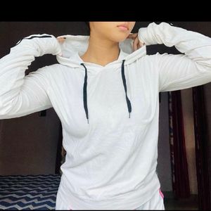 Hoddie White Top