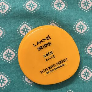 Lakme Sun Expert Compact