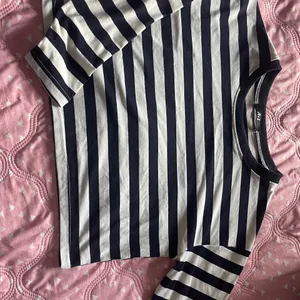 Striped Full Sleeved Crop Top